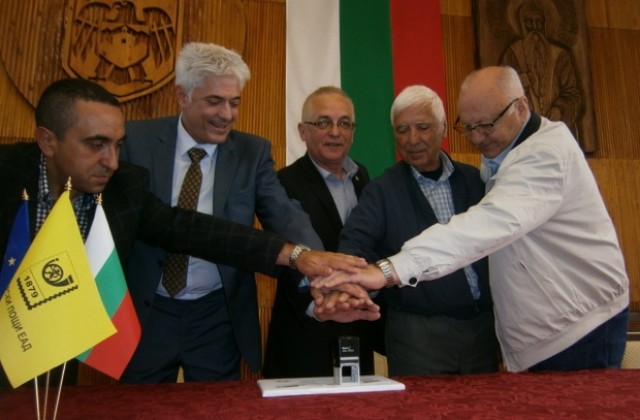 Валидираха марка по повод 100- годишнината на футбола в Дупница