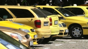 Таксита с тройни тарифи мамят клиенти ВИДЕО