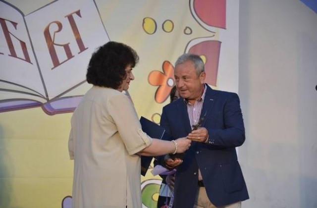 Екатерина Пенчева получи официално наградата си „Ловешки меч