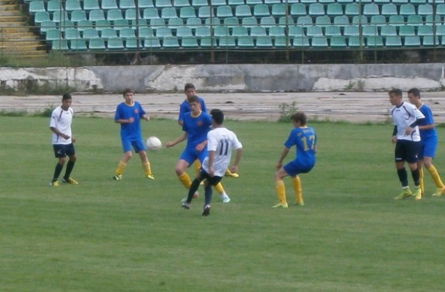 Децата на Септември спряха Велбъжд, кюстендилци с покана за Елитната група до 15 г.