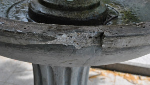 Заловиха вандал потрошил чешма в центъра