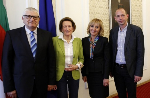 Мая Манолова и Петър Кънев посрещнаха делегация от Карлови Вари и Баден Баден в НС