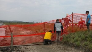 Доброволци помагат на гнезденето в Атанасовското езеро