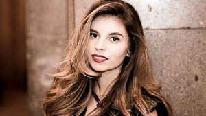 Дивна вече на 18 и все похипнотизираща талантлива и чаровна