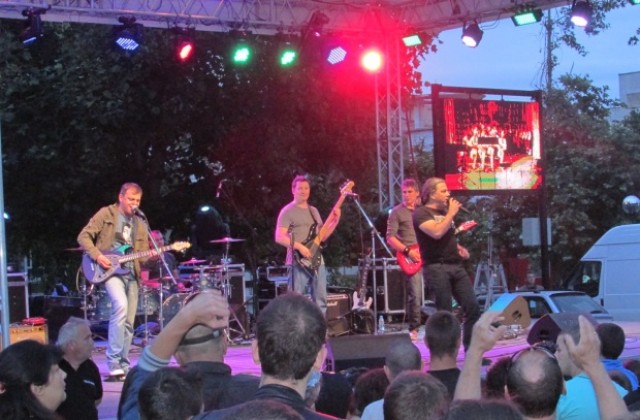 Започна празничният маратон в Г. Оряховица, 29 май обявен за неучебен