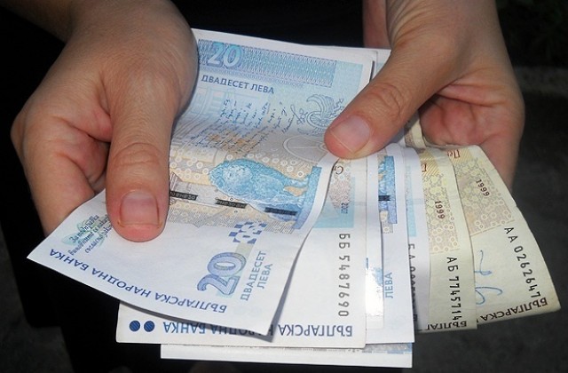 Депозитите на домакинствата в банките се увеличават с по-бавни темпове