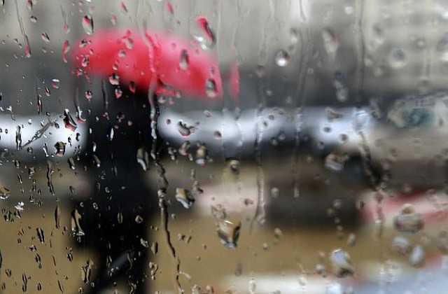 Жълтият дъжд над София се дължи на природен феномен