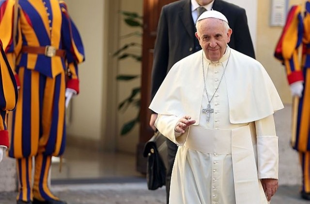 Папа Франциск не гледа телевизия, но активно ползва интернет