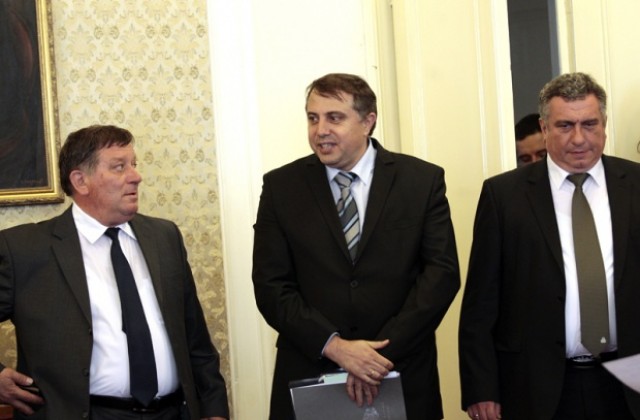 Задълженията на НЕК към американските централи растат с часове