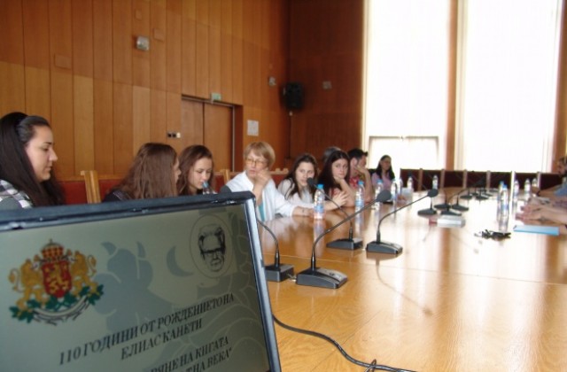 Представиха пред ученици и студенти книгата на Канети Слуховидецът на века