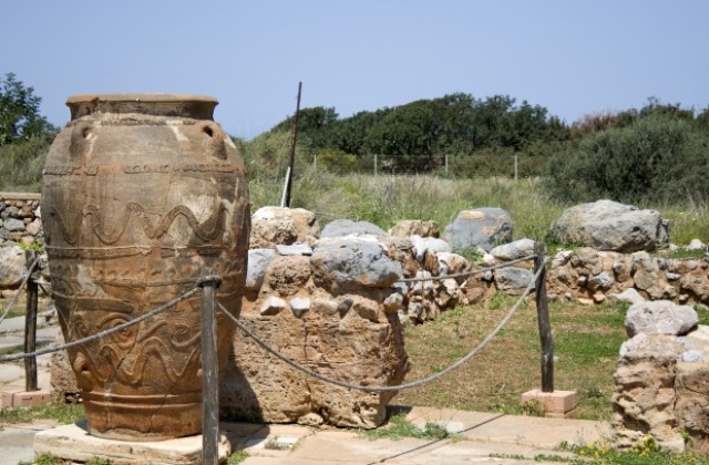 Посетителка в музей на о.Крит счупи ваза от минойската цивилизация