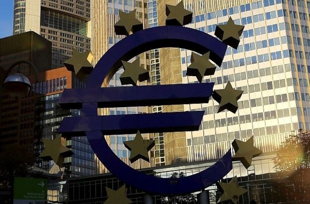 ЕЦБ може да смекчи ограниченията върху Гърция