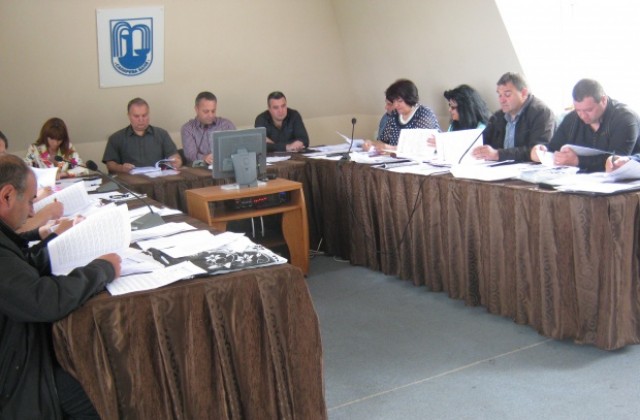 За втори път отлагат докладната за ползването на  дървесина от общинската гора в Сапарева баня