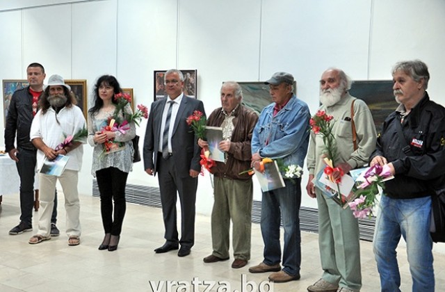 Наградиха художници от изложбата Земята на Ботев