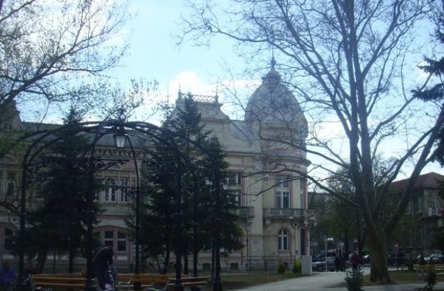 Шестокласник открива изложба за 1 юни