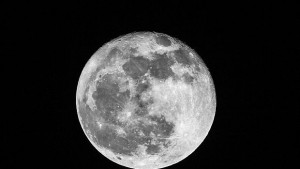 Юристи обсъждат собствеността върху Луната