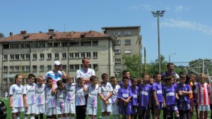 Деца и родители ще спортуват заедно на футболния празник на