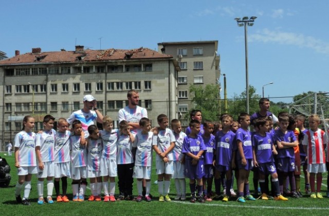 Деца и родители ще спортуват заедно на футболния празник на Болярчета