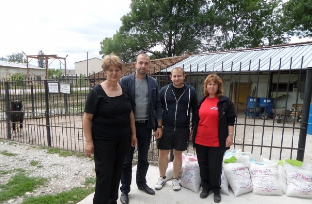 МГЕРБ - Павликени с дарение за местния зоопарк