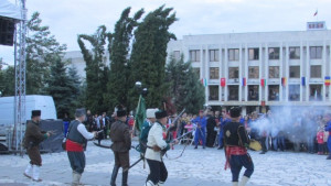 С възстановка и тържествена заря проверка завърши Денят за почит