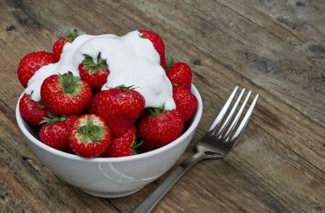 Учени определиха идеалното съотношение между ягоди и сметана