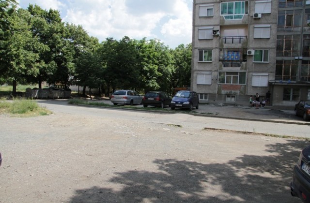 Ремонтират улици и междублокови пространства по „Зелена и достъпна градска среда“