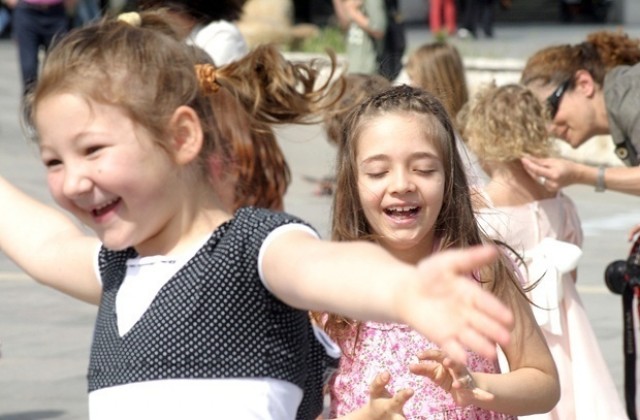 Забавни уроци по безопасност на движението за малчуганите  в Сливен на 1 юни