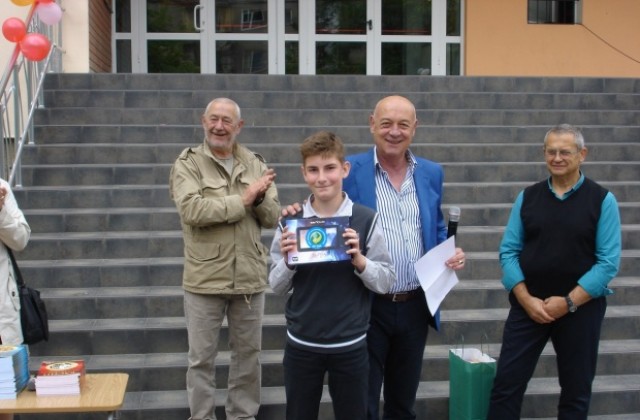 Наградиха победителите от кампанията „Стани екогерой”