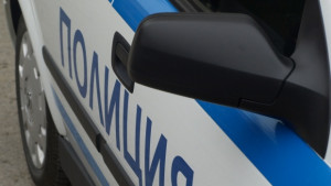 Полиция проверява колите на автогарата