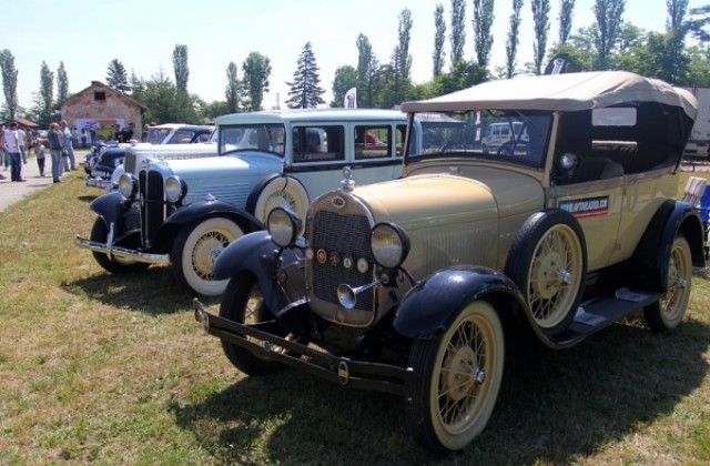 Над 100 ретро и модерни коли от САЩ на среща в Банкя