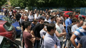 На финала за Купата на България фенове издигат плакати за