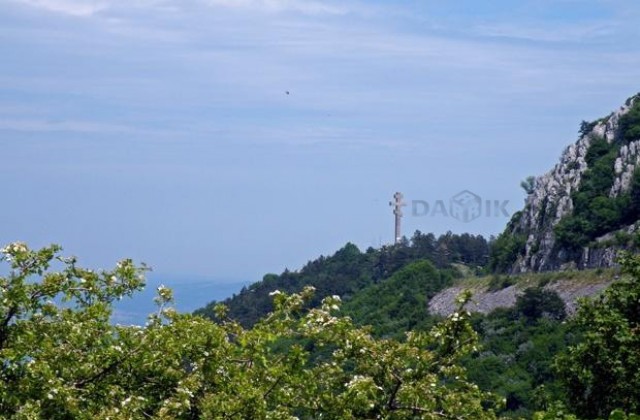 Всенародно поклонение на връх Околчица