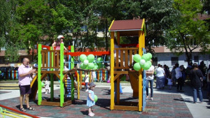 Откриват обновена детска площадка в Добрич