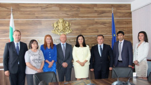 Сключиха първите договори за помощ по фонд Солидарност