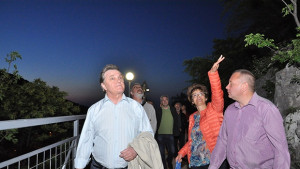 Делегации разгледаха обновения парк Хижата