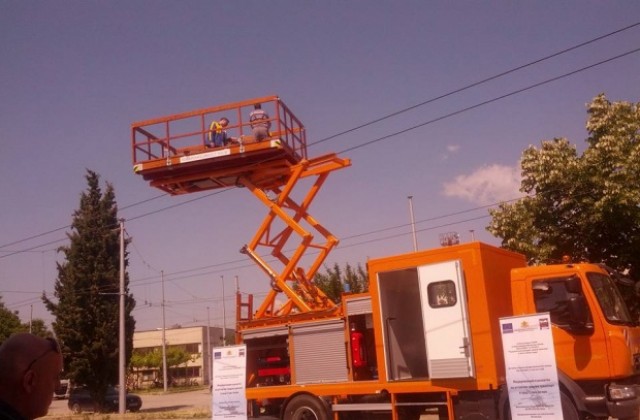 Доставят новите тролеи от септември, модерен автомобил обслужва контактната мрежа