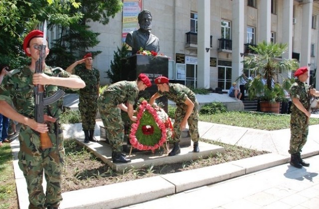 В Хасково и Димитровград почетоха Деня на Ботев