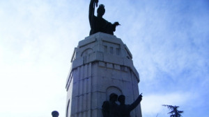 Със сиренен вой молитва и рецитал В Търново ще отбележи