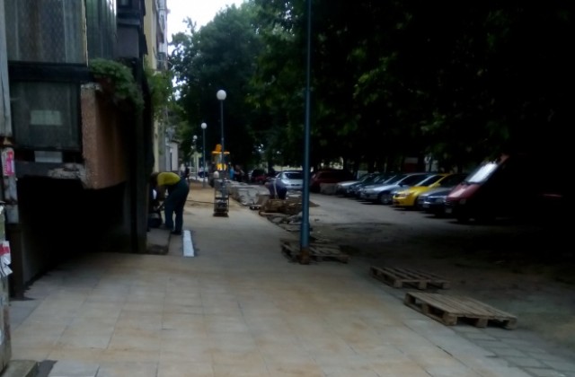 В Район „Централен” подменят 250 кв.м. тротоари