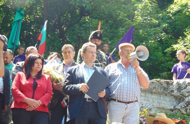 Янаки Стоилов: Всеки от нас трябва да носи поне малко от искрата на Ботев