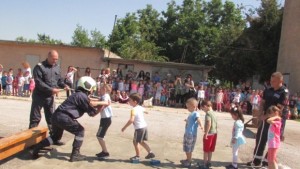 Деца и пожарникари празнуваха заедно 1 юни в Горна Оряховица