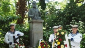 Бургас се покланя пред Ботев и хилядите герои