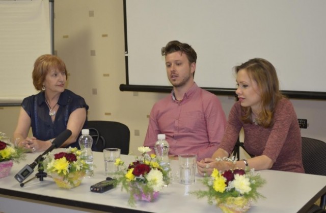 Млади творци показаха как се прави римейк на кинохит в 1 минута