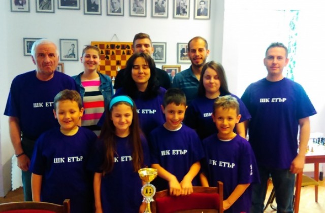 АБВ дари екипи на състезателите на ШК Етър