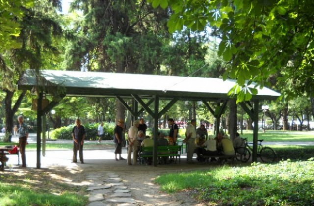 Времето на 3 юни: Предимно слънчево и топло