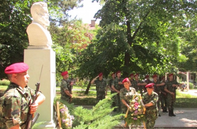 Г. Оряховица се поклони пред подвига на Ботев