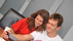 Младежи събраха над 1000 лв за деца от приемни семейства