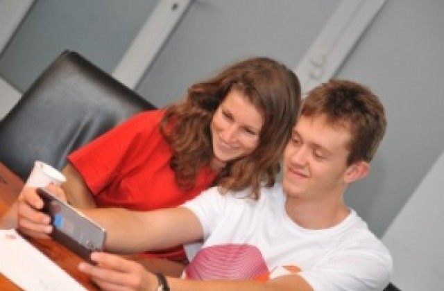 Младежи събраха над 1000 лв. за деца от приемни семейства