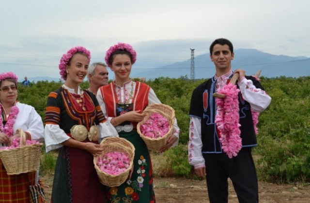 Делегации от побратимени градове и чуждестранни фолклорни формации идват в Казанлък