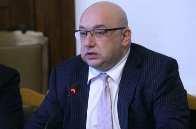 Министър Кралев ще наблюдава тренировката на националите  по борба